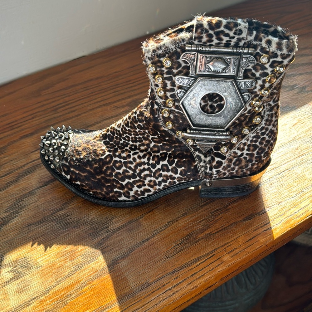 Baldan brand  new no box Women Ankle boots.Beautiful made in Italy